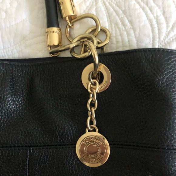 Tommy Hilfiger over the shoulder purse - Picture 2 of 2